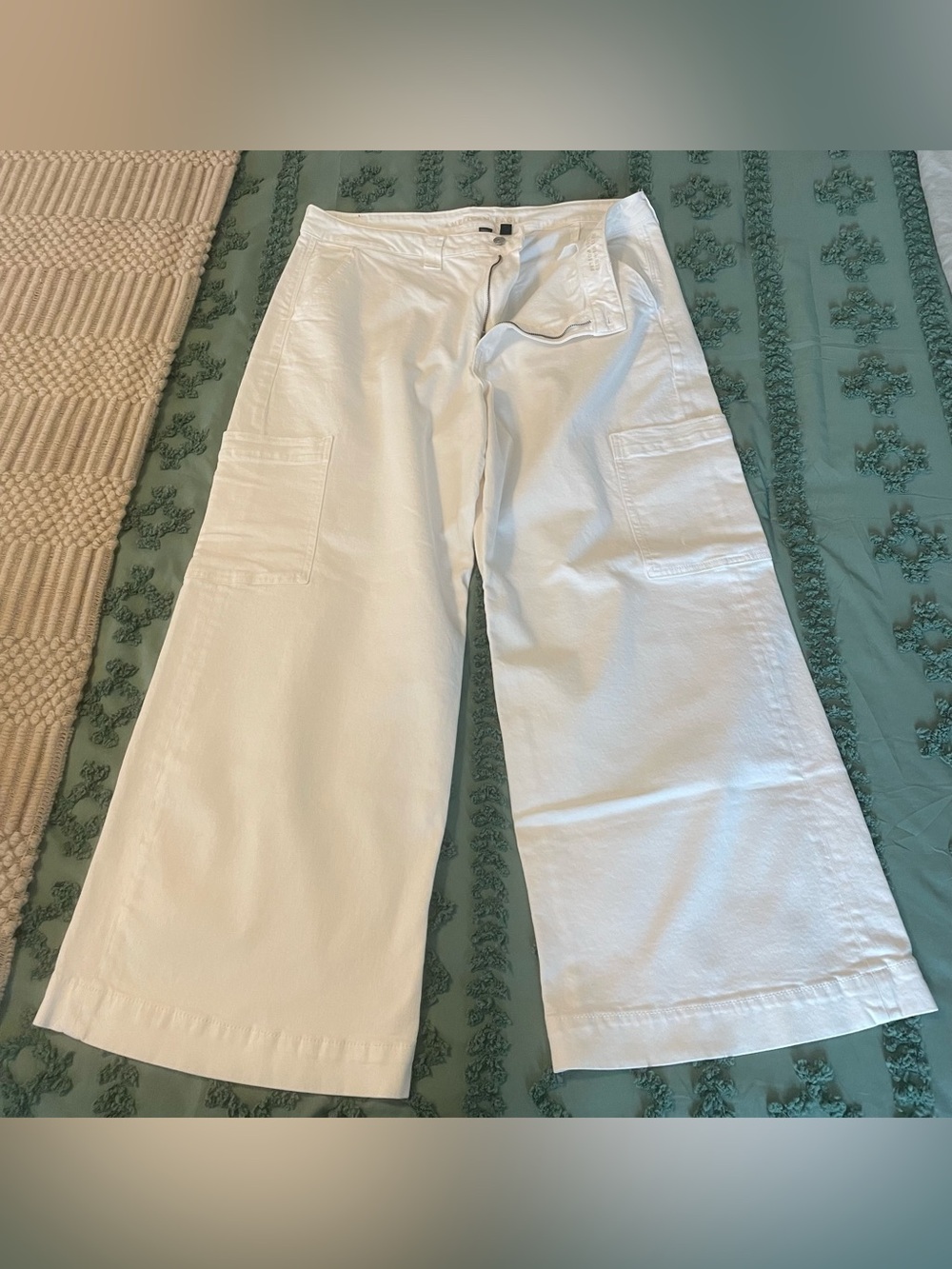 American Eagle Wide Leg White Women’s Jeans with Patch Pockets